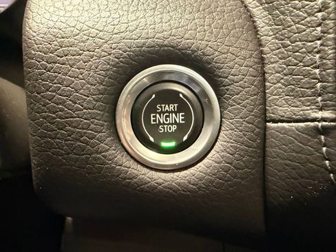 Used 2023 GMC Yukon Denali AWD/4WD image 36
