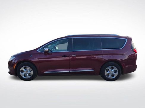 Used 2018 Chrysler Pacifica Limited image 14