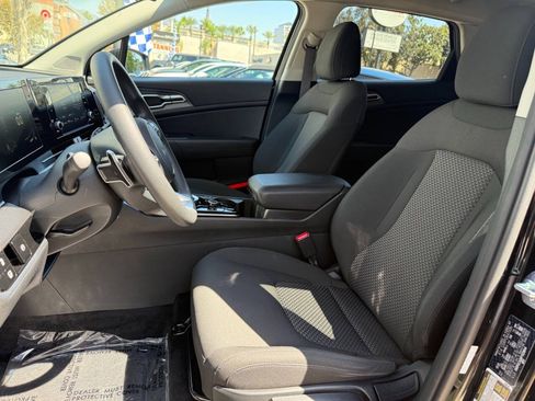 Used 2023 Kia Sportage LX AWD/4WD image 25
