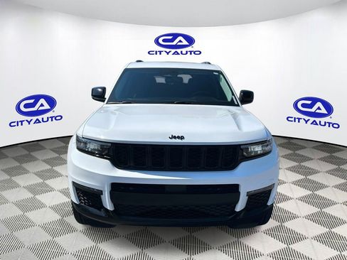 Used 2023 Jeep Grand Cherokee L Limited w/ Black Appearance Package image 10