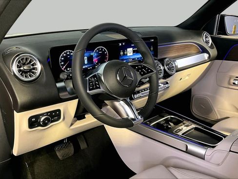 New 2026 Mercedes-Benz GLB 250 4MATIC image 9