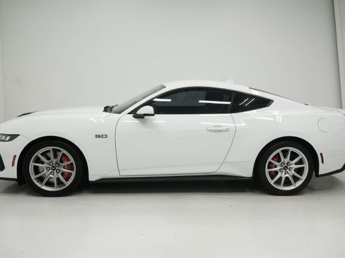 Used 2024 Ford Mustang GT Premium image 7