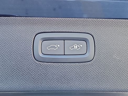 Used 2024 Volvo XC90 B6 Plus image 15