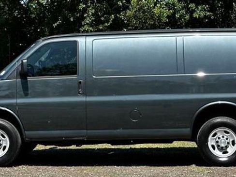 Used 2015 Chevrolet Express 2500 RWD image 6