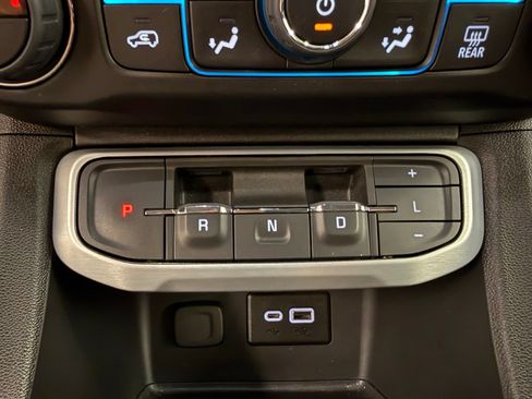 Used 2021 GMC Acadia SLE w/ Driver Convenience Package FWD image 15