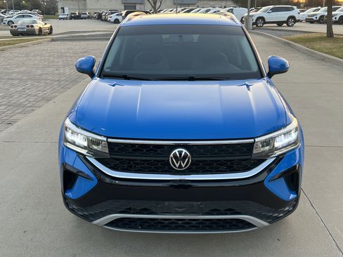 Certified 2022 Volkswagen Taos SE image 3