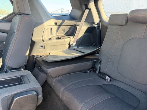 Used 2025 Honda Pilot Sport image 21