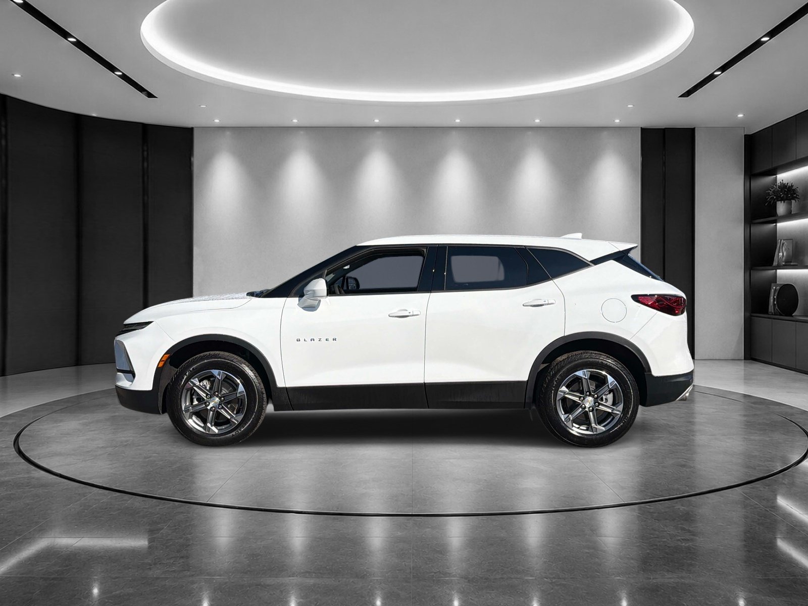 Certified 2025 Chevrolet Blazer LT w/ Driver Confidence Package FWD image 3