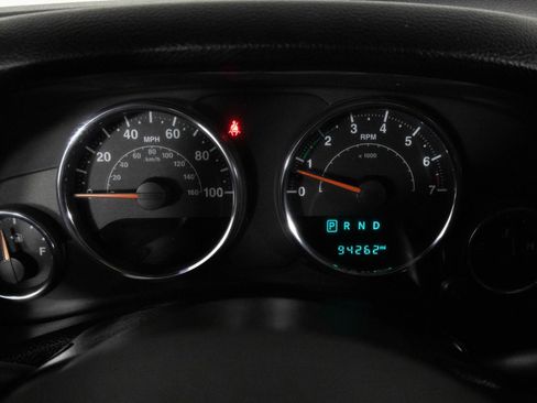 Used 2015 Jeep Wrangler Unlimited Sahara w/ Connectivity Group image 28