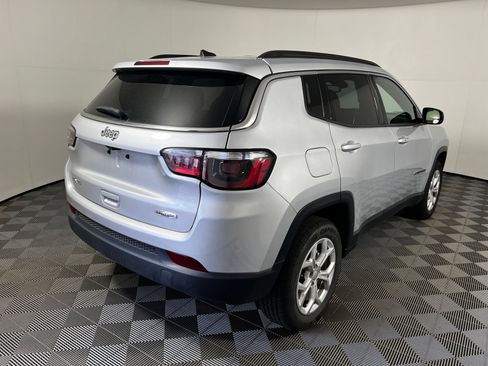 Used 2024 Jeep Compass Latitude AWD/4WD image 5