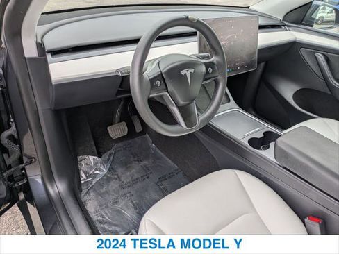 Used 2024 Tesla Model Y Long Range AWD/4WD image 14