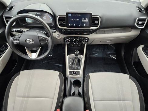 Certified 2025 Hyundai Venue SEL image 26