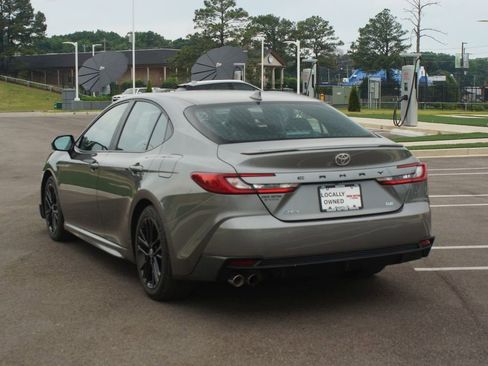 Used 2025 Toyota Camry SE FWD image 15