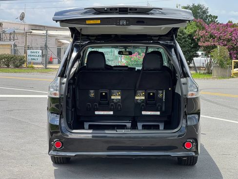 Used 2015 Toyota Sienna SE Premium FWD image 40