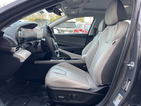 Certified 2025 Hyundai Elantra Limited image 13