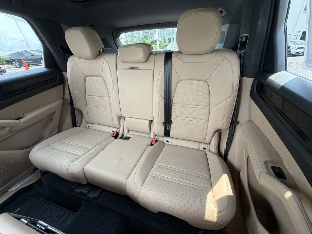 Used 2023 Porsche Cayenne AWD/4WD image 21