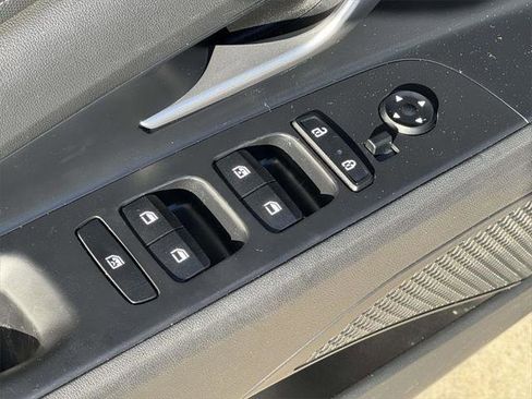 Used 2022 Hyundai Elantra Limited image 15