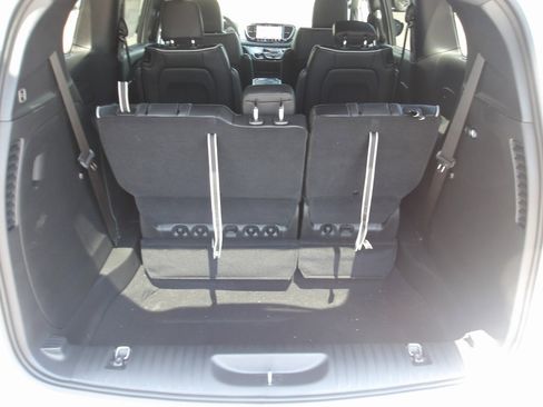 New 2025 Chrysler Pacifica Limited image 9