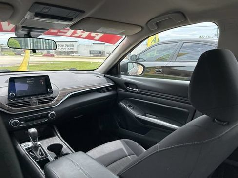 Used 2025 Nissan Altima 2.5 SV FWD image 34
