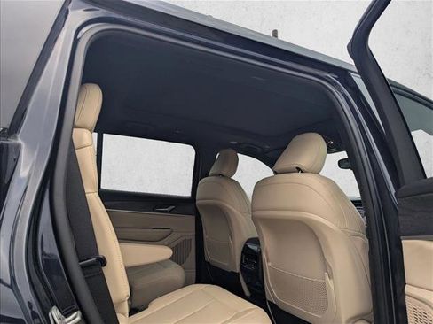 Used 2024 Jeep Grand Cherokee L Limited w/ Black Appearance Package RWD image 14