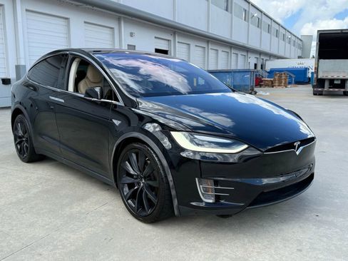Used 2016 Tesla Model X 75D image 5