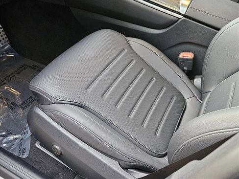 New 2025 Mercedes-Benz GLC 300 image 4