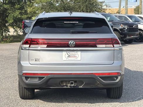 Used 2024 Volkswagen Atlas Cross Sport SE w/ Panoramic Sunroof Package FWD image 8