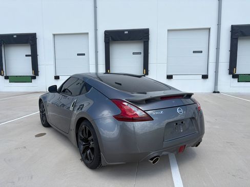 Used 2017 Nissan 370Z Coupe RWD image 5