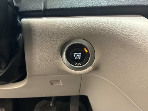 Used 2020 Chrysler Voyager LX w/ Cold Weather Group FWD image 17