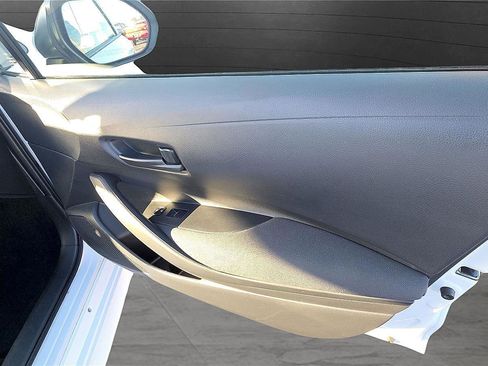 Used 2025 Toyota Corolla LE image 21