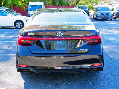Used 2019 Toyota Avalon Limited image 8