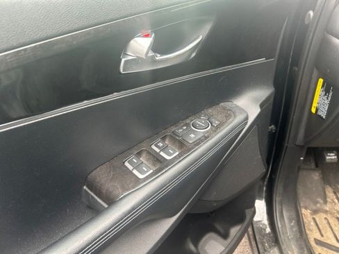 Used 2016 Kia Sorento FWD image 4