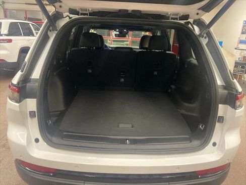 Certified 2024 Jeep Grand Cherokee Altitude image 18