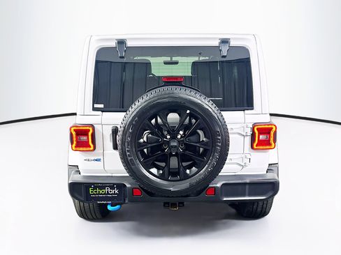 Used 2023 Jeep Wrangler Unlimited Sahara w/ Dual Top Group AWD/4WD image 7