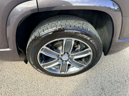 Used 2018 GMC Acadia Denali image 9