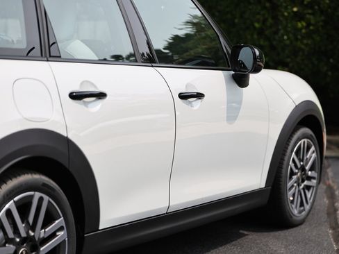 New 2026 MINI Cooper 4-Door Hardtop FWD image 8
