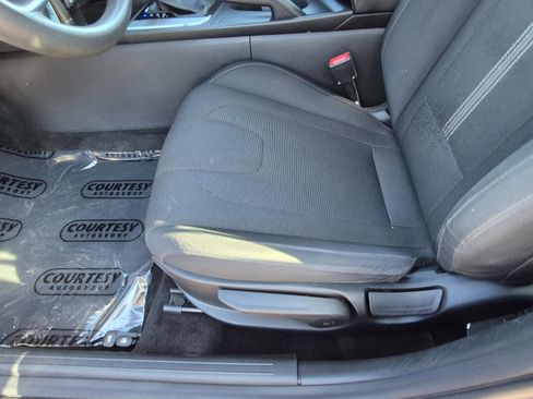 Certified 2021 Hyundai Elantra SE FWD image 18