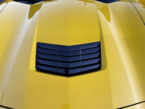 Used 2015 Chevrolet Corvette Stingray Coupe w/ 2LT Preferred Equipment Group image 11