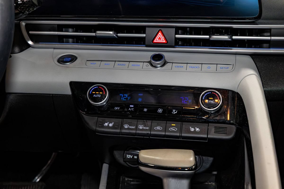 Used 2023 Hyundai Elantra Limited FWD image 14