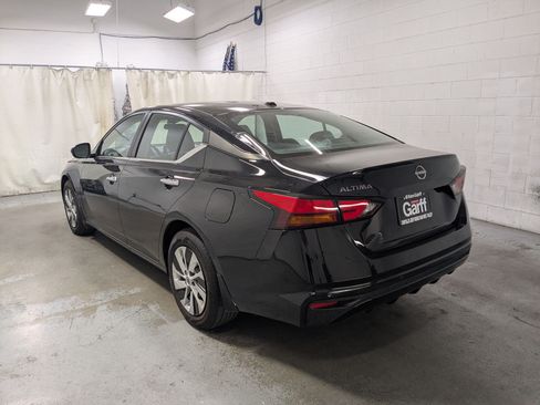 Used 2025 Nissan Altima 2.5 S FWD image 9