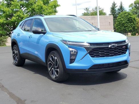 Certified 2024 Chevrolet Trax RS w/ Sunroof Package FWD image 2