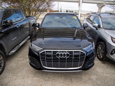 Used 2023 Audi Q7 Premium w/ Convenience Package image 5