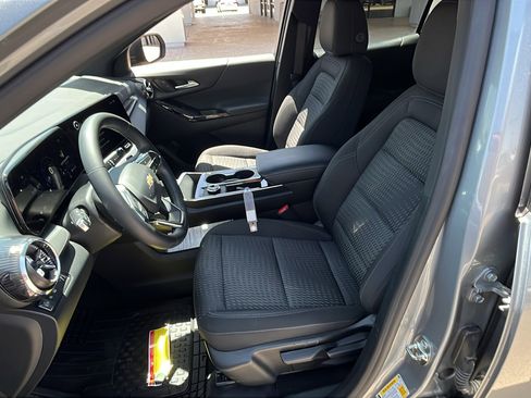 Used 2026 Chevrolet Equinox LT FWD image 10