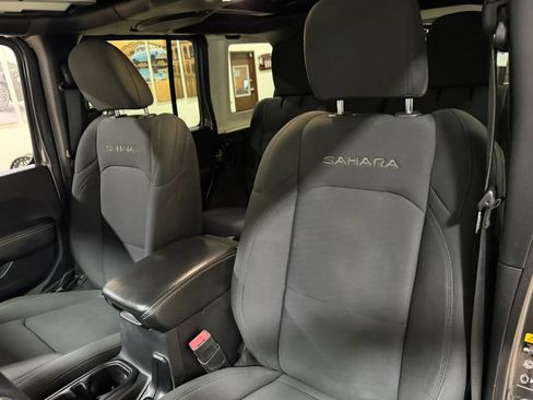 Used 2020 Jeep Wrangler Unlimited Sahara w/ Uconnect 4C Nav & Sound Group AWD/4WD image 30
