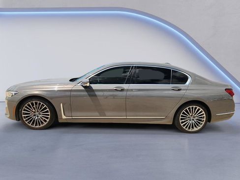 Used 2022 BMW 740i w/ Premium Package RWD image 5