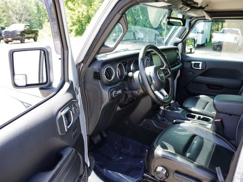 Used 2022 Jeep Gladiator Overland w/ Popular Equipment Package AWD/4WD image 15