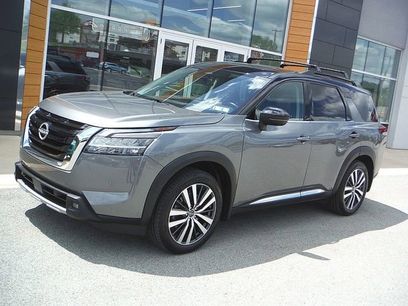 Used 2022 Nissan Pathfinder Platinum w/ Cargo Package