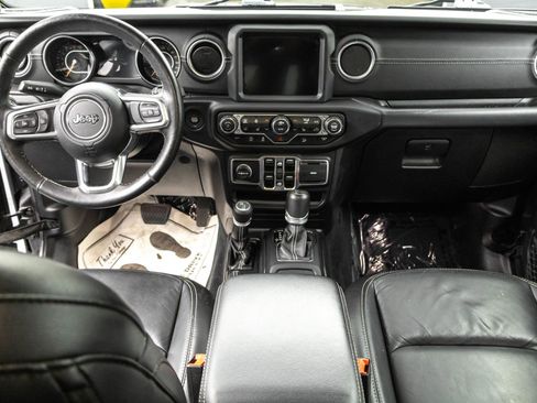 Used 2019 Jeep Wrangler Unlimited Sahara w/ Dual Top Group image 33