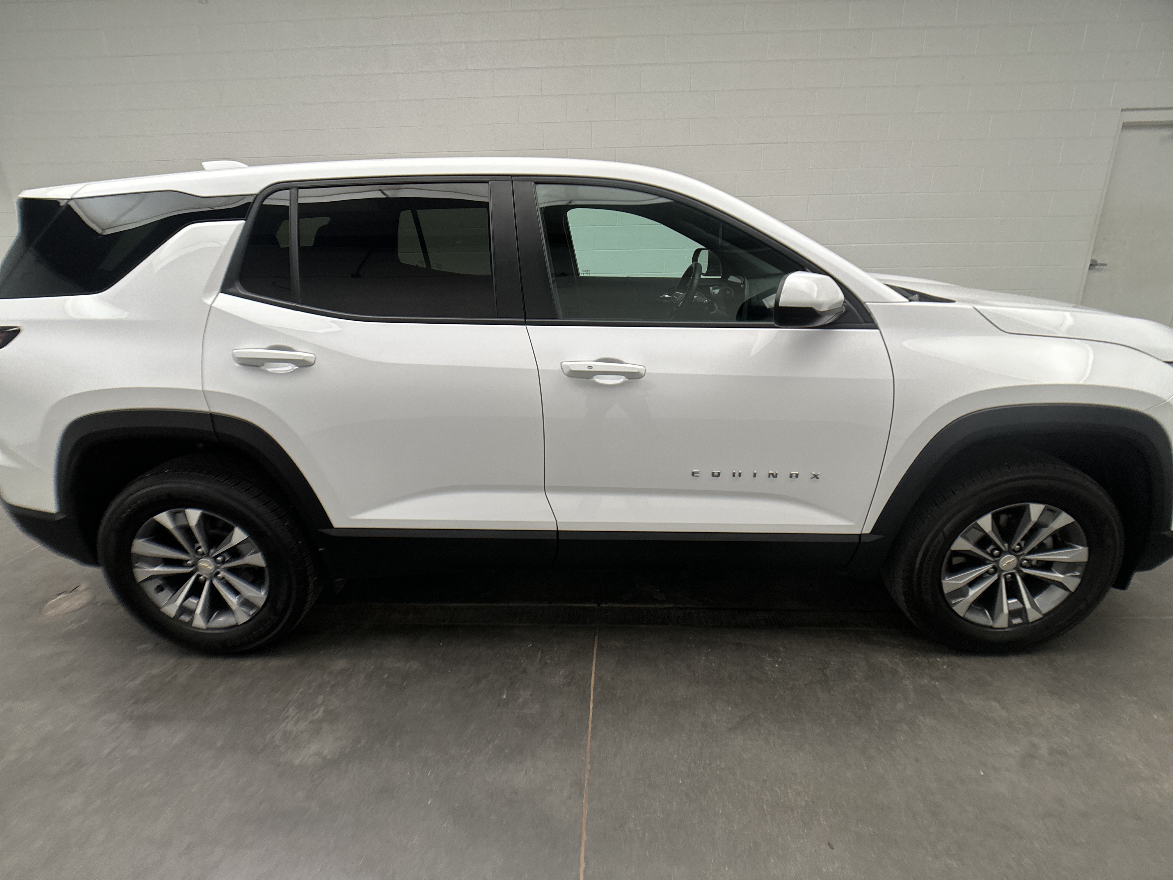 Used 2026 Chevrolet Equinox LT FWD image 37