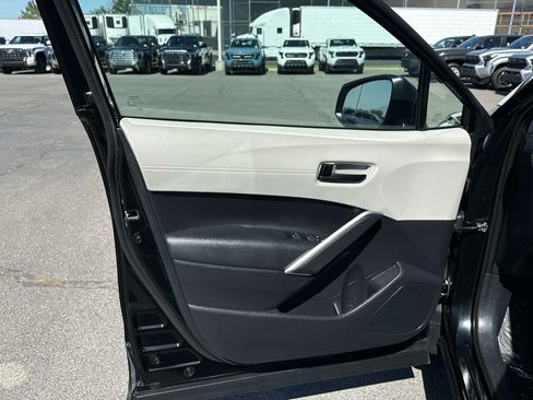 Used 2024 Toyota Corolla Cross L FWD image 12